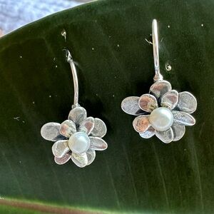 Silpada sterling  Silver 925   Flower Earrings with Pearl